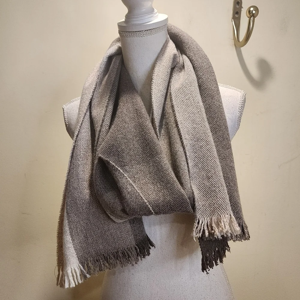 Pool Trend Made In Italy 100% wool Fringe Unisex scarf